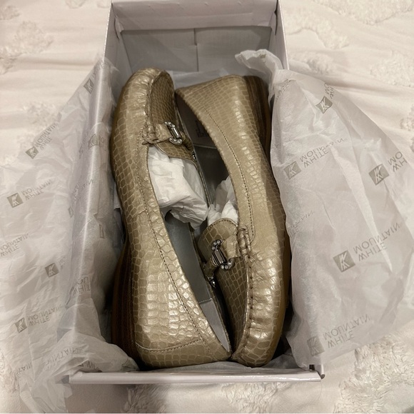 Women’s Champagne White Mountain Loafers - Picture 6 of 7